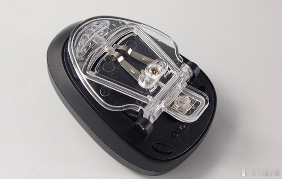 曾经很火现在却消失的手机设计翻盖、可拆卸电池，万能充这些远的就不提了，弹出式摄像