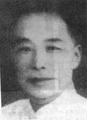 号称“远东第一俱乐部”的“大世界”并不是黄金荣首创，而是由医生、药商兼投资商的黄