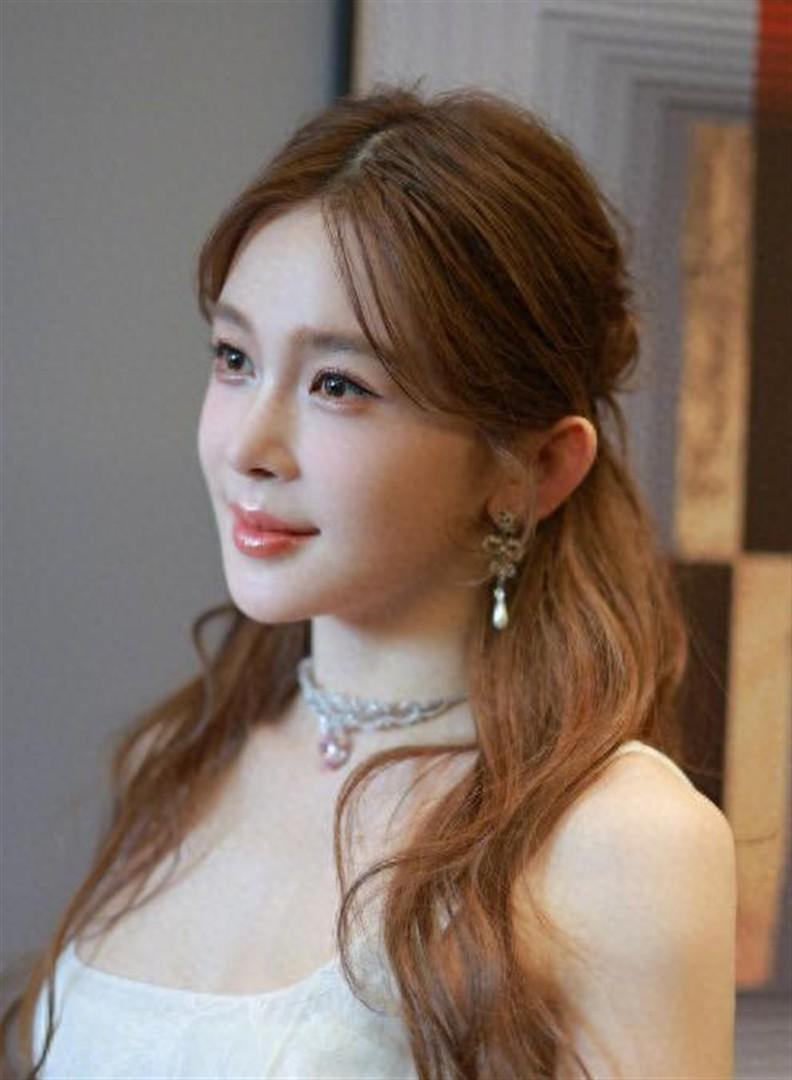女演员赵樱子自曝患抑郁症：封闭在房间里不想见任何人，长期在内耗、网暴中反复煎熬