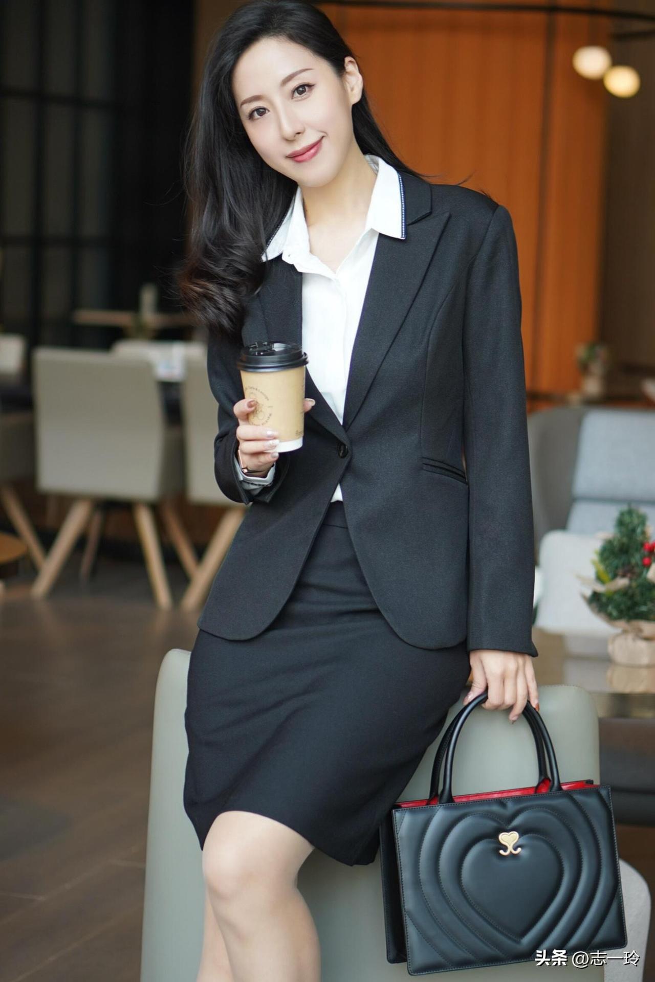 职场穿搭日记｜致迎风而上，奋斗的你！||最近刷了几部都市生活剧
忽然对“工作”二