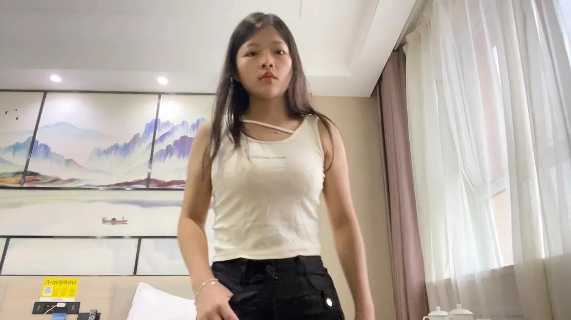 唉，这几天我家亲戚来了，身体不舒服也没有去更新，不知道是不是不习惯新疆的气候，这