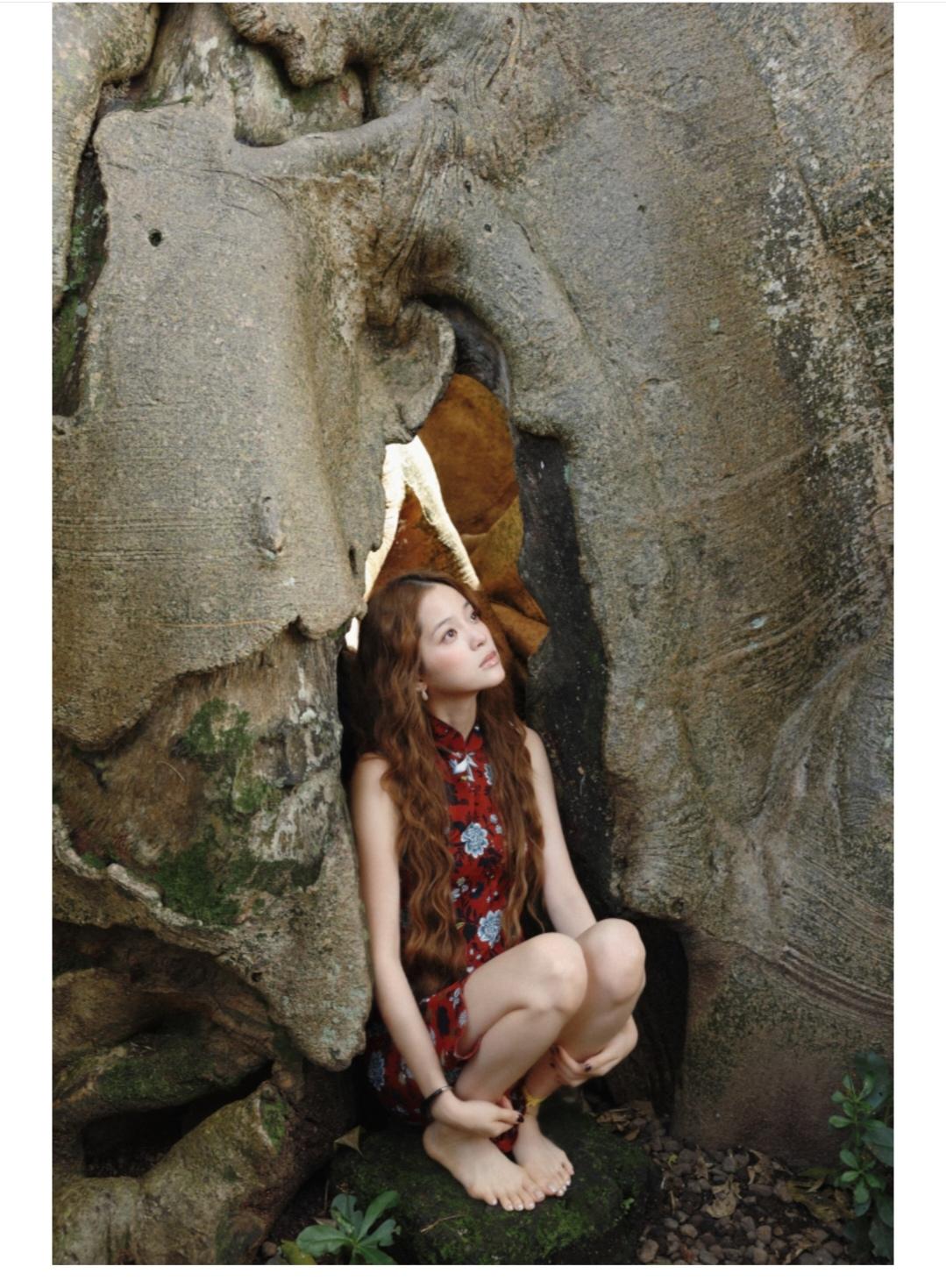 欧阳娜娜，这脚丫子好宽啊！