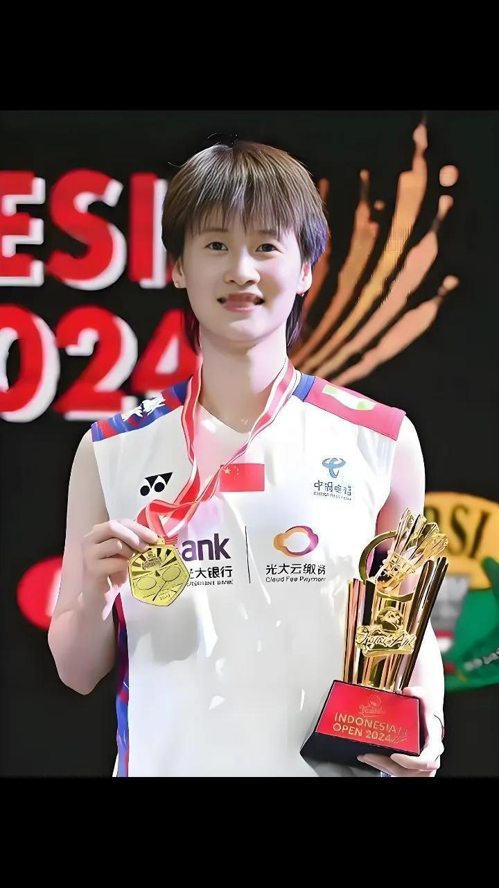 陈雨菲夺得冠军!

6月1日，国际羽联超级750新加坡公开赛，女单决赛结束。
