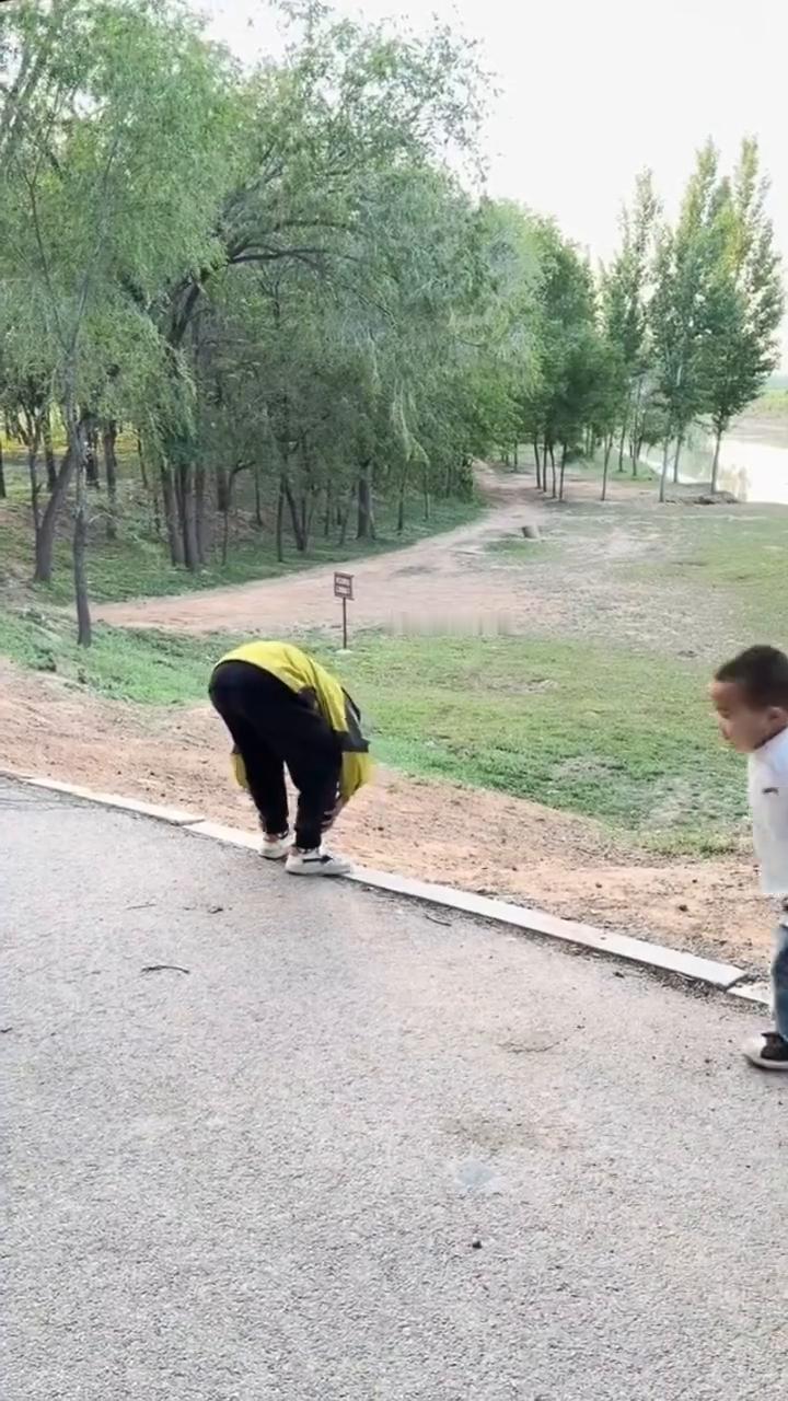 阿爸呢？