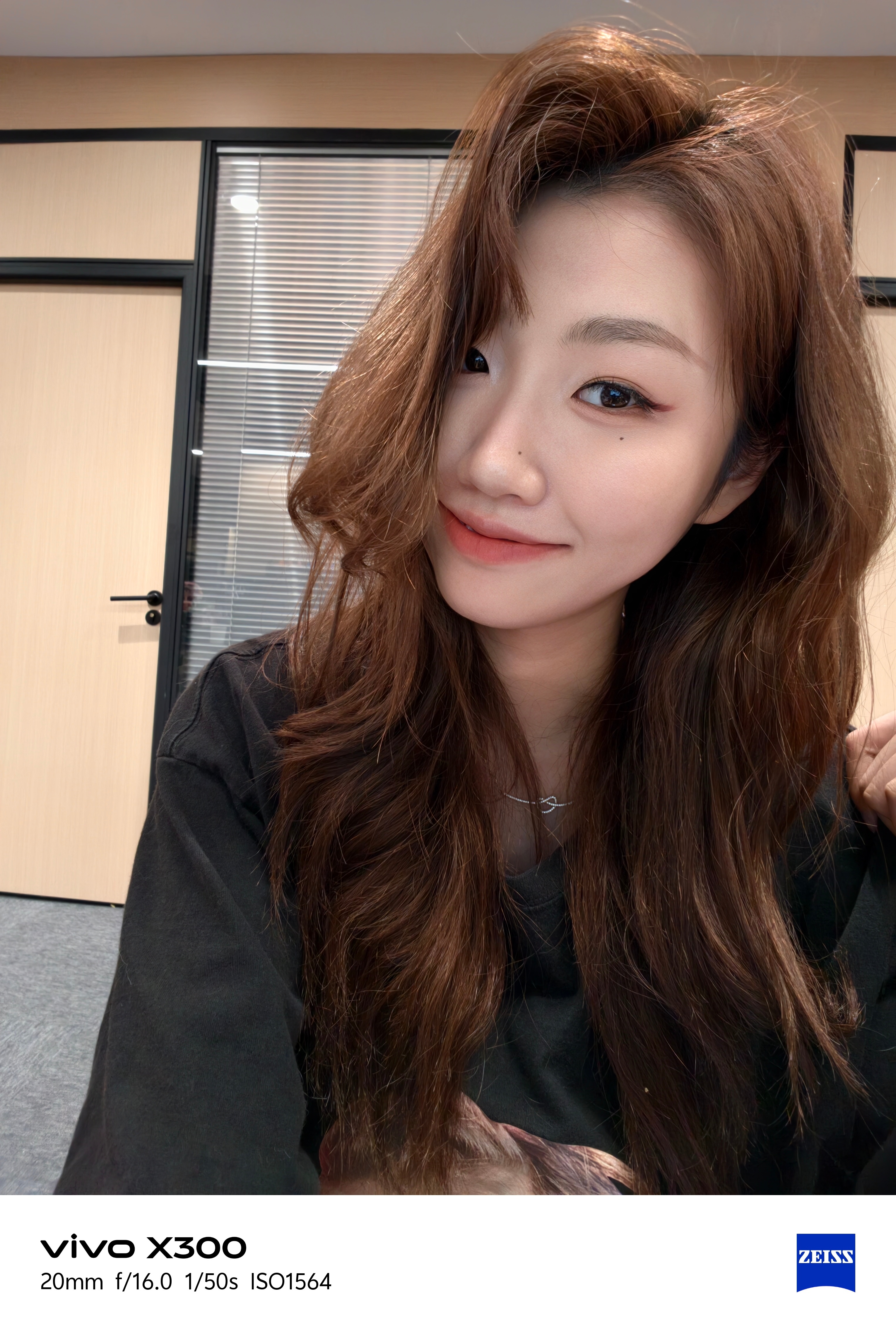 头发漂过就是不固色，过年染的深色现在就变黄变精神小妹了又得染深色了