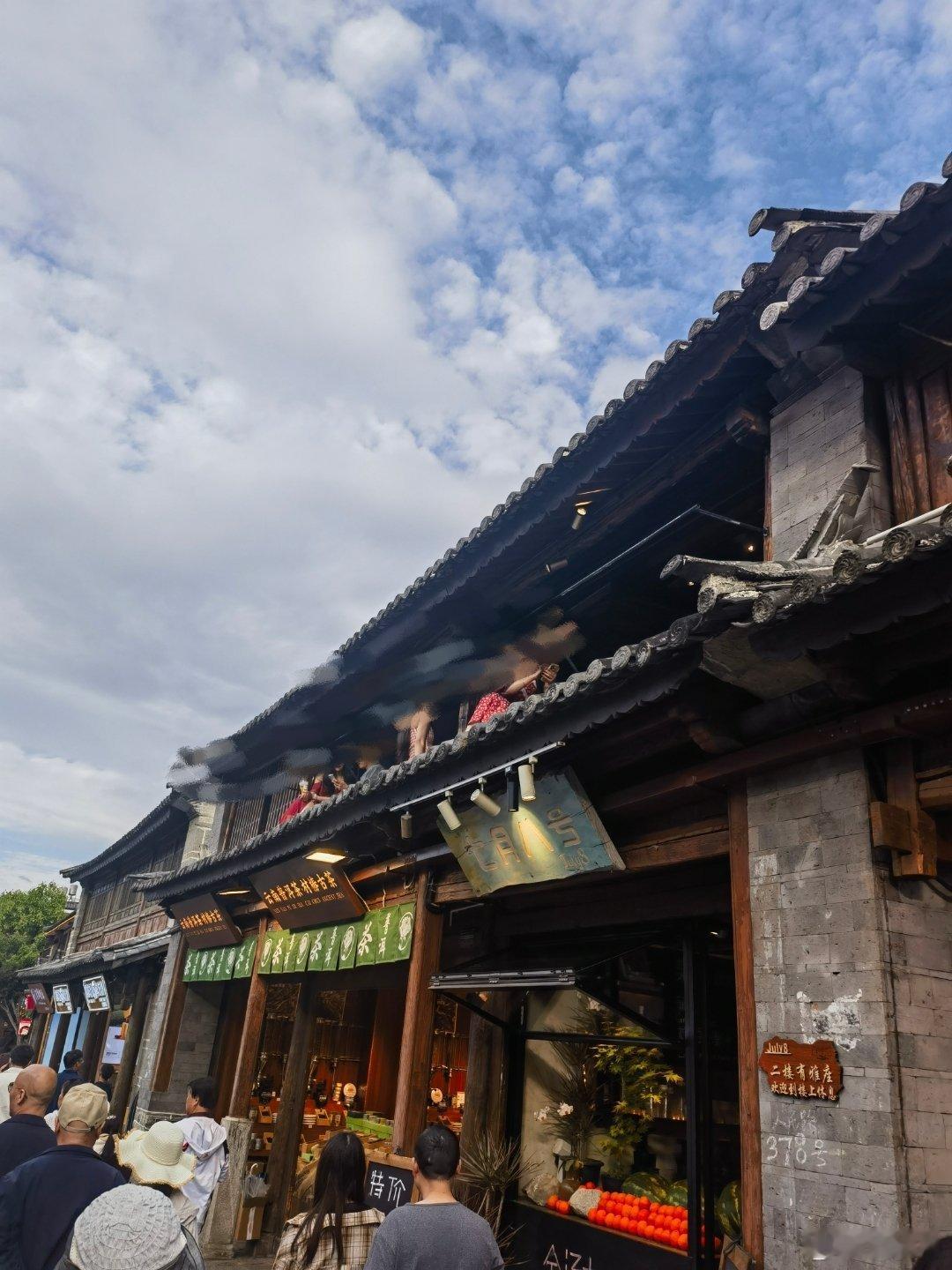 大理古城逛了逛，一抬头，把我吓一跳[允悲] ​​​