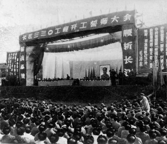 历史上的今日  1970年12月26日，毛主席审阅周恩来十二月二十四日报送的中共