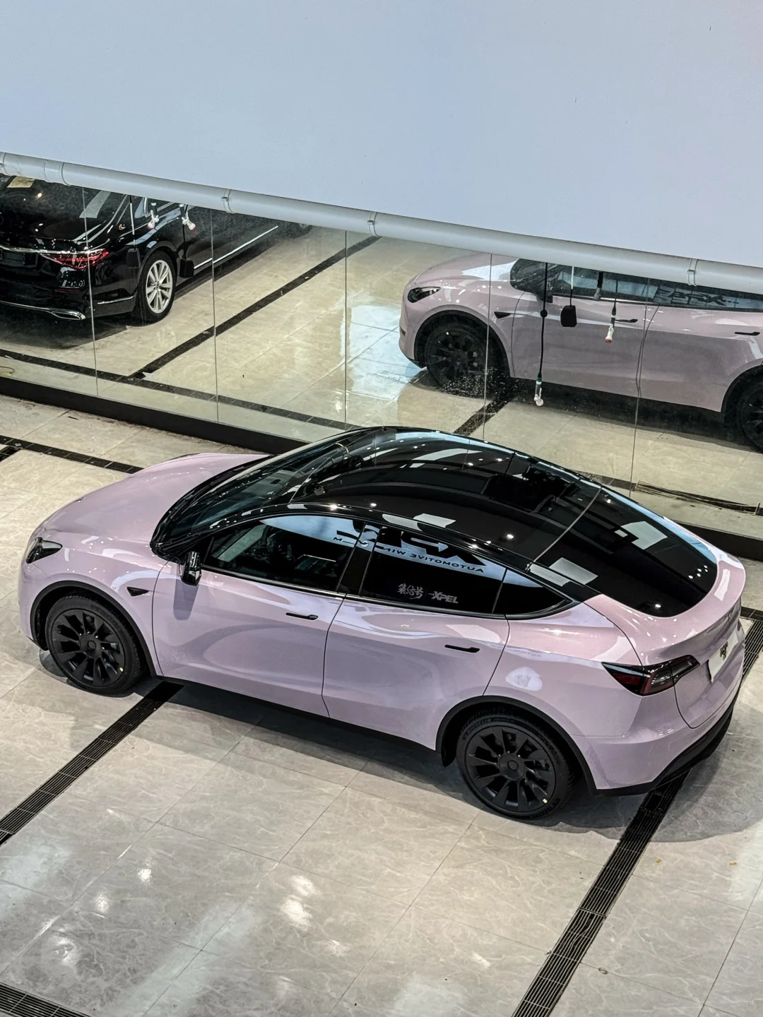 你别贴，我来贴 特斯拉怎么贴都有面儿