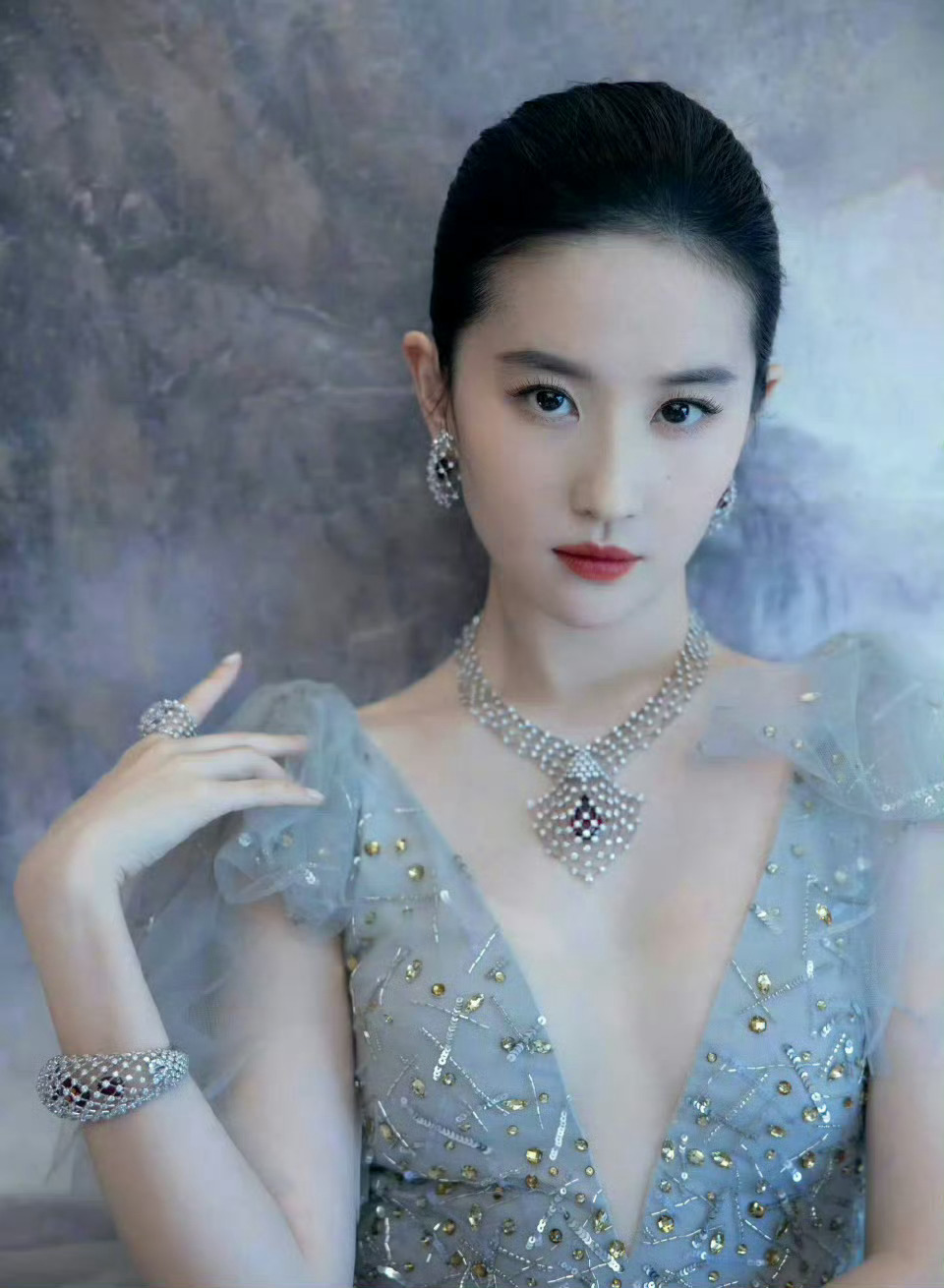 谁懂刘亦菲脸的对称度论颜值，还得是亦菲啊！ 