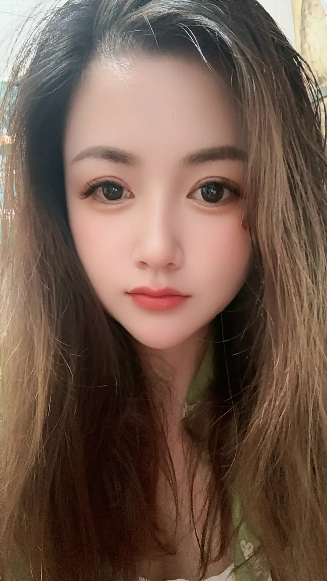 不管别人怎么议论你，贬低你，诋毁你，你都不要生气，因为现在总有人吃饱了...