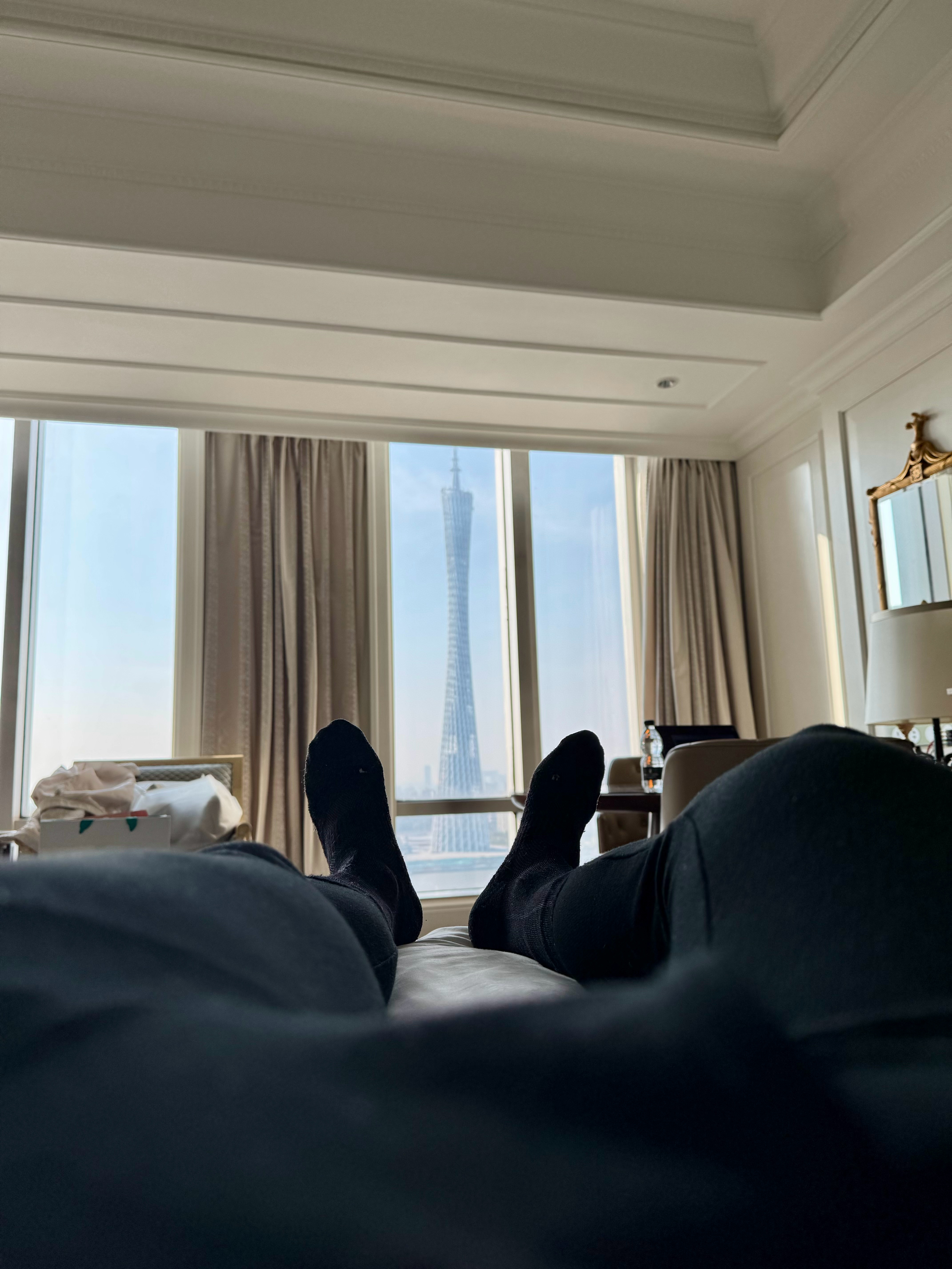 早安，艳阳广州。☀️醒来就见小蛮腰呢~[心]  