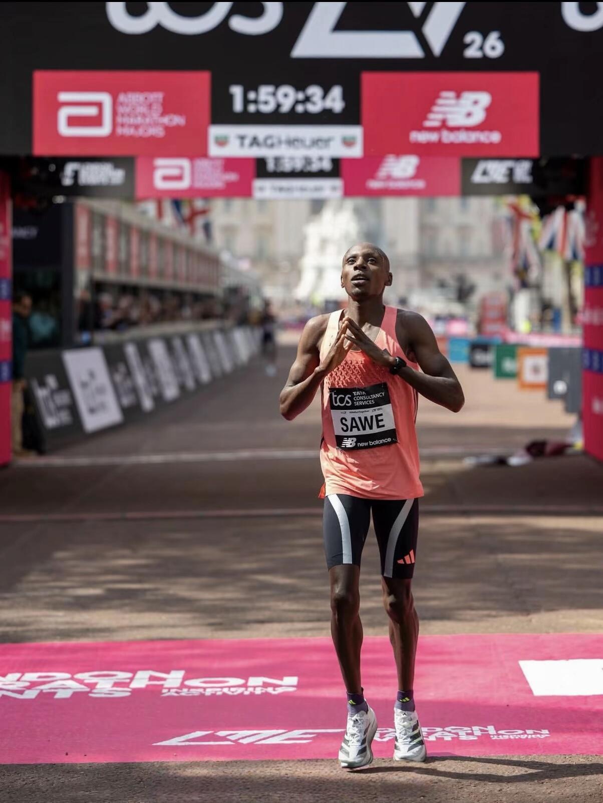 阿迪达斯助人类马拉松首次破二历史正在发生，人类马拉松正式比赛首次破二！2026年