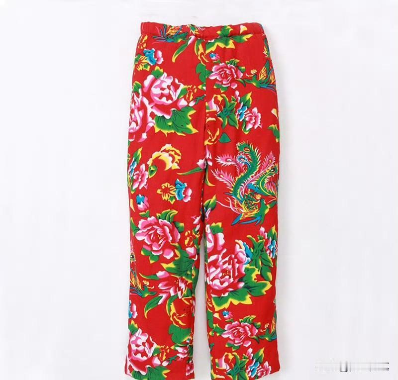 东北的极寒天不是闹着玩的，必须对极端低温有足够的敬畏之心。
民警的“棉裤警告”虽