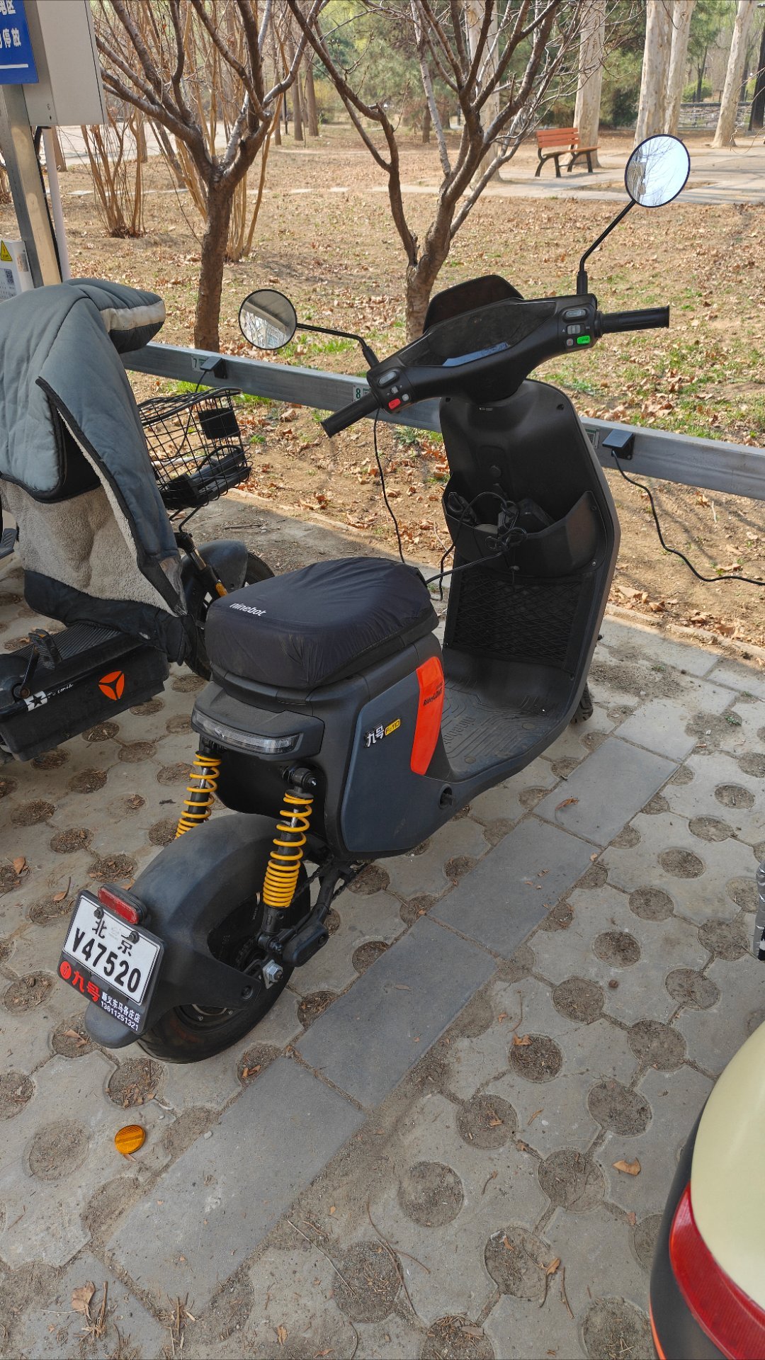 虽然没张雪机车，但有九号电车啊窝一冬了，充满电，出差回来再洗个车，去感受风一样的