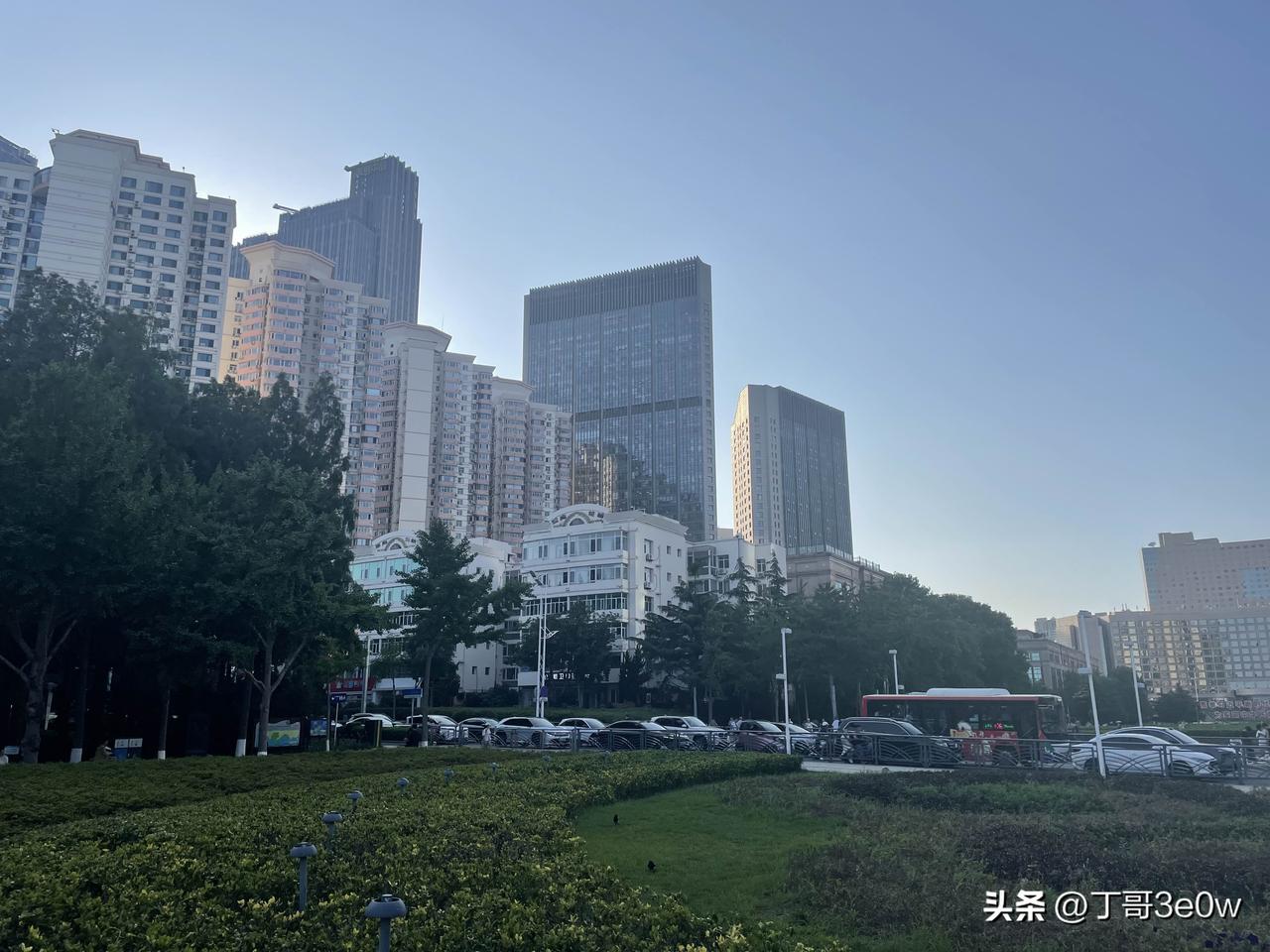 【昨日客流】
8月9日（周日）
武汉城市轨道交通线网客运量（含换乘）为292.1