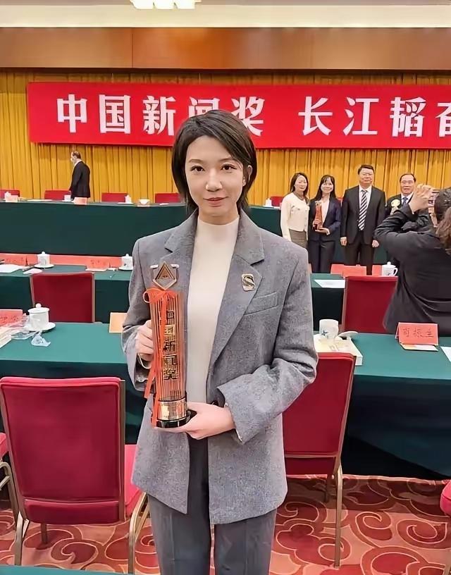 2022年，她携带3支录音笔暗访，连续推出5篇深度报道，曝光北医三院太平间天价殡