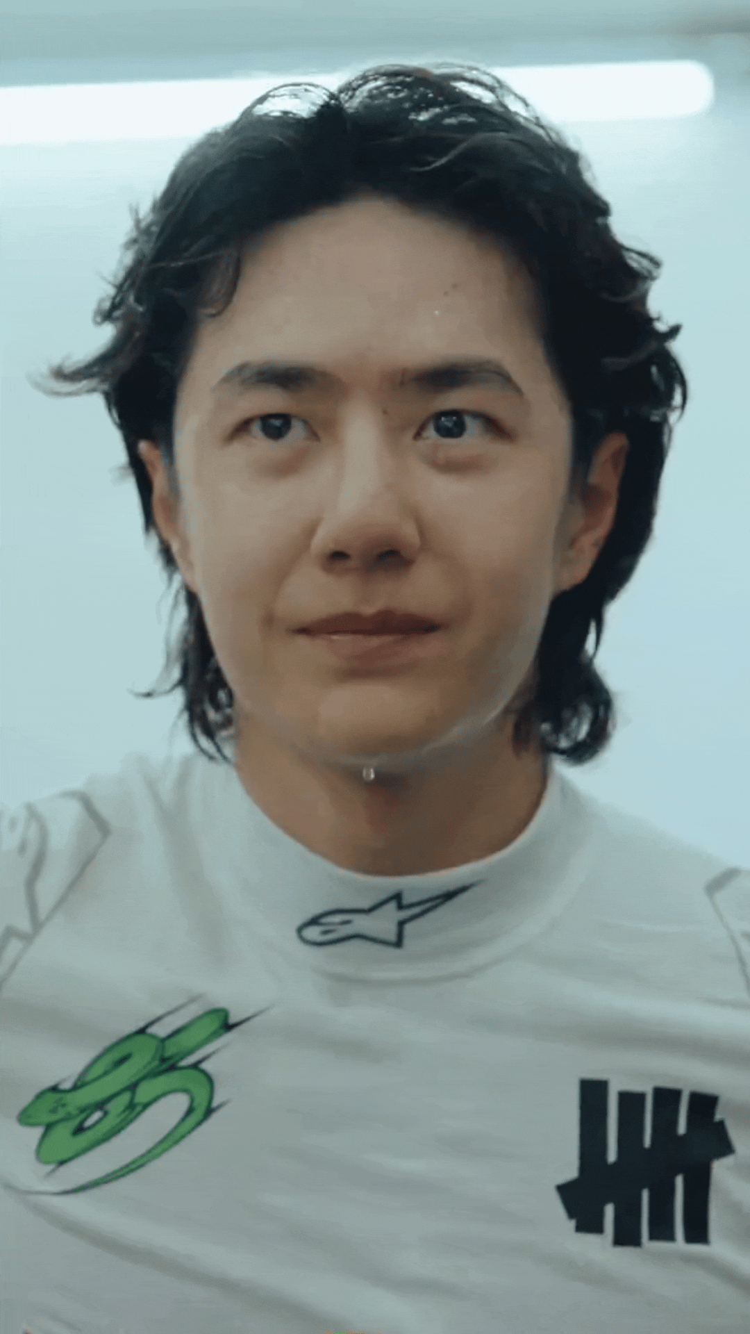 下巴上一滴汗好sexy… 