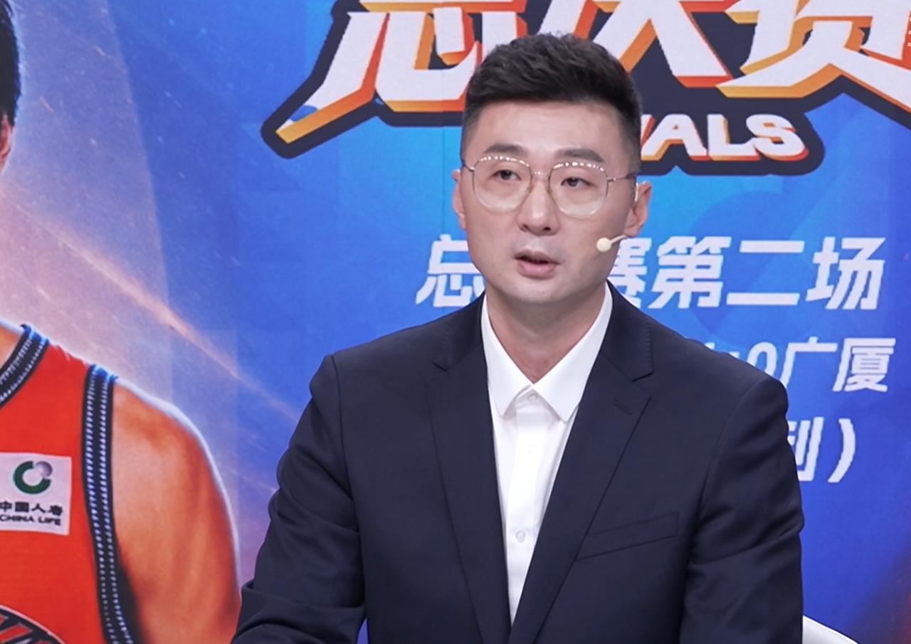 刘炜给上海队提了3个建议！
CBA总决赛，已经打完了二场比赛，如今，上海队优势十