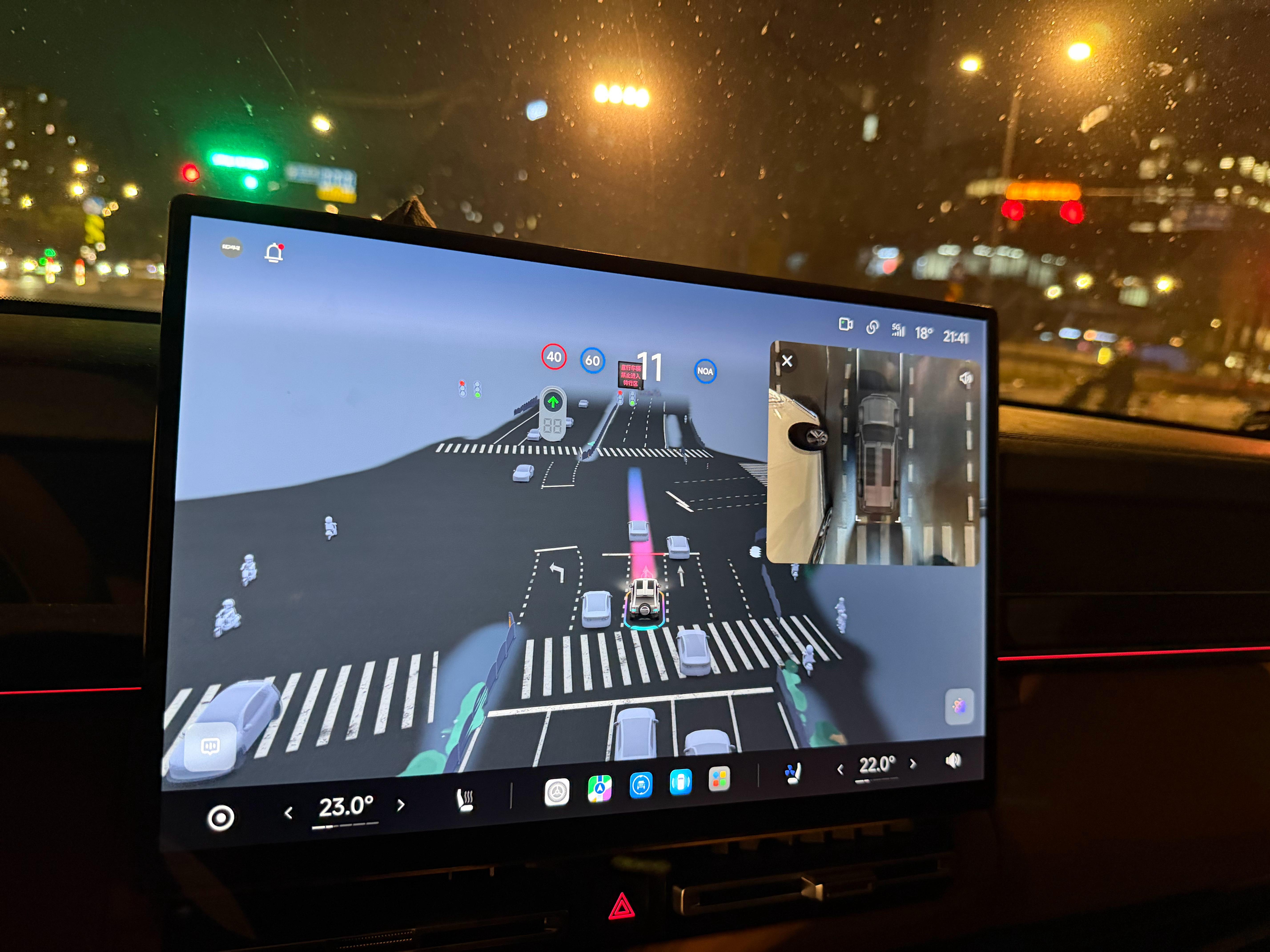 直行待转区的识别 现在是不是只有HSD？极氪是需要二次确认的，我也觉得是非常好的