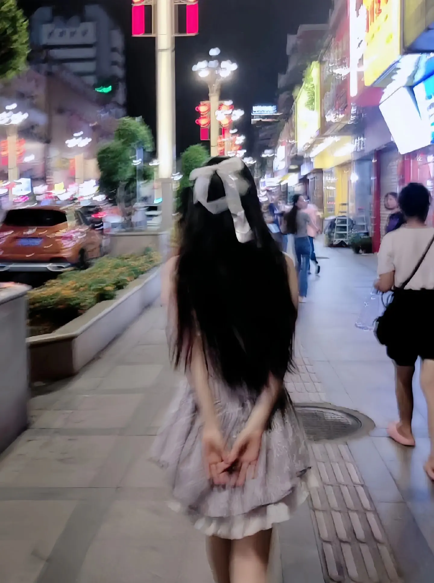她留给你的是背影 关于爱情…