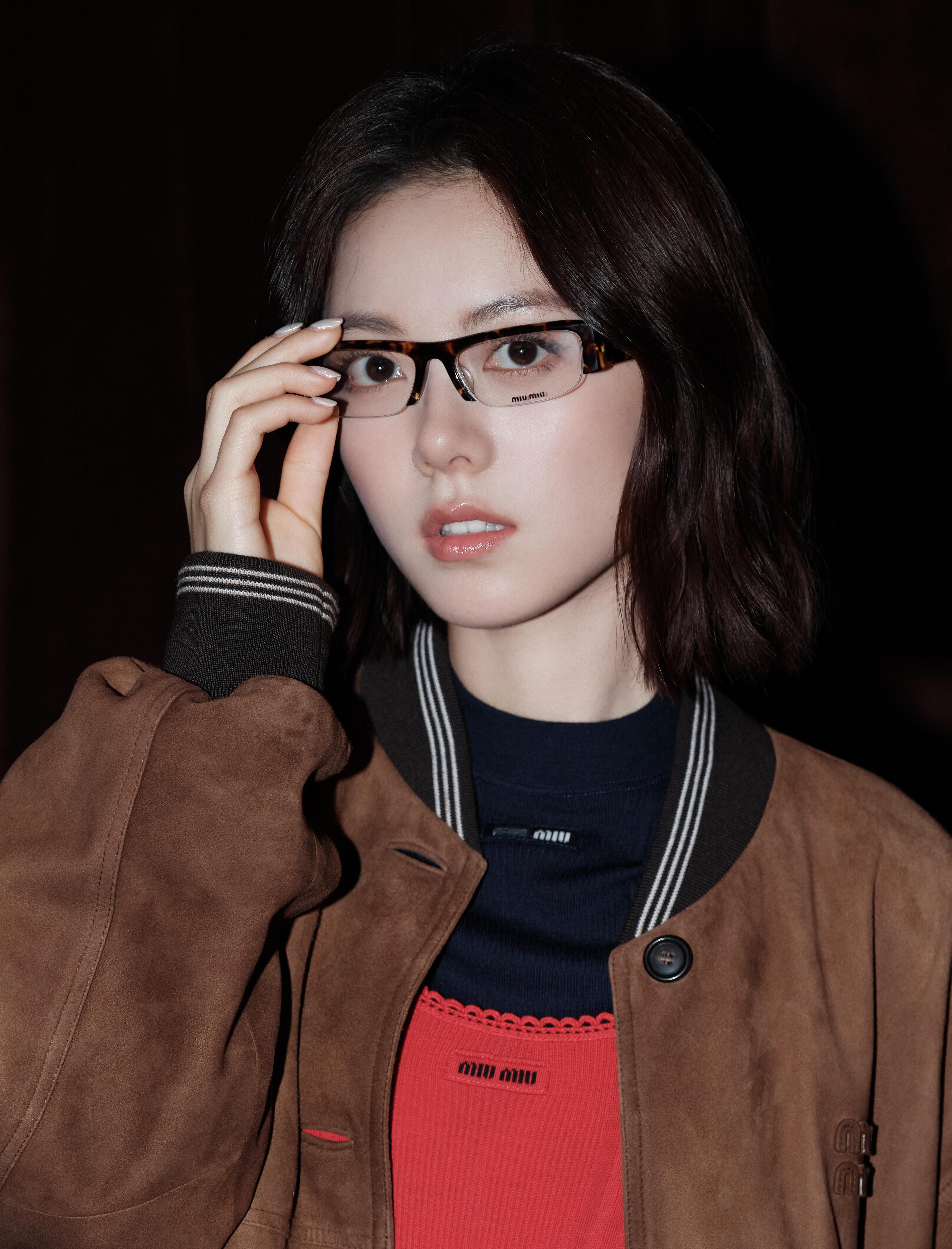 赵今麦｜Miu Miu文学俱乐部造型出图，身穿品牌新季系列，复古高智，短发造型也