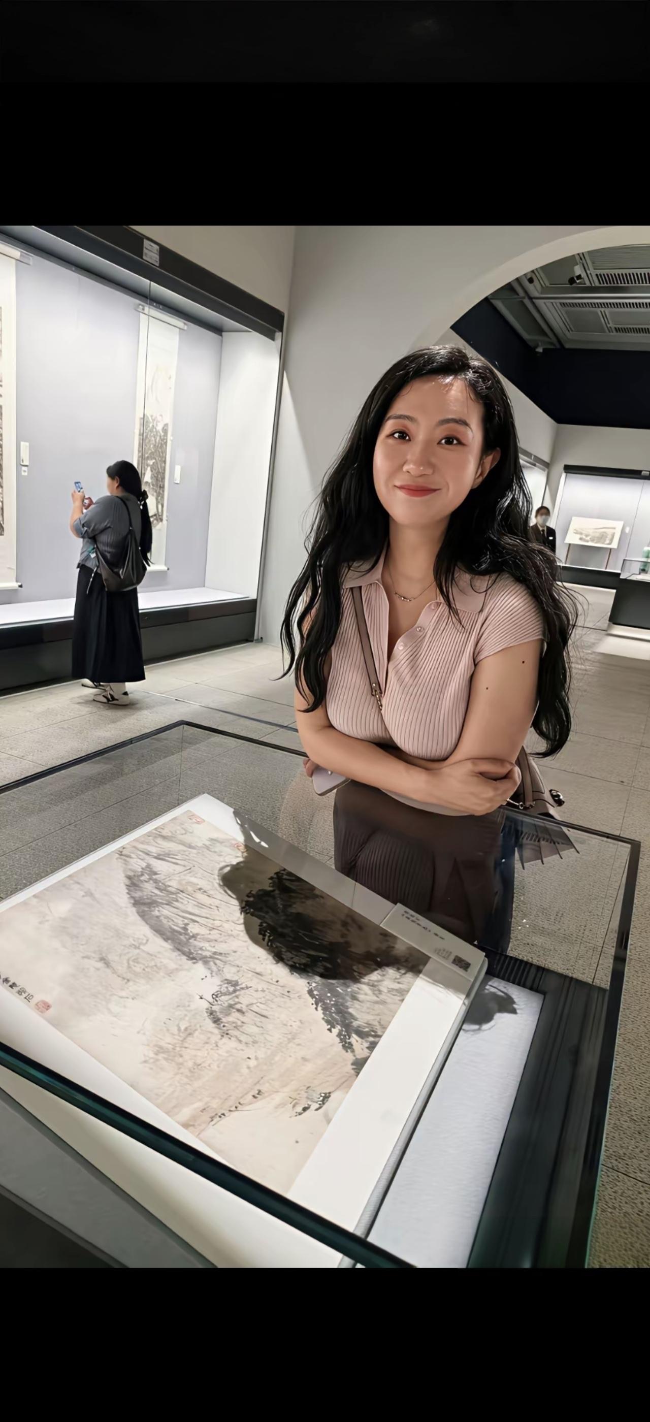 画卷展古韵，墨香满心间。
