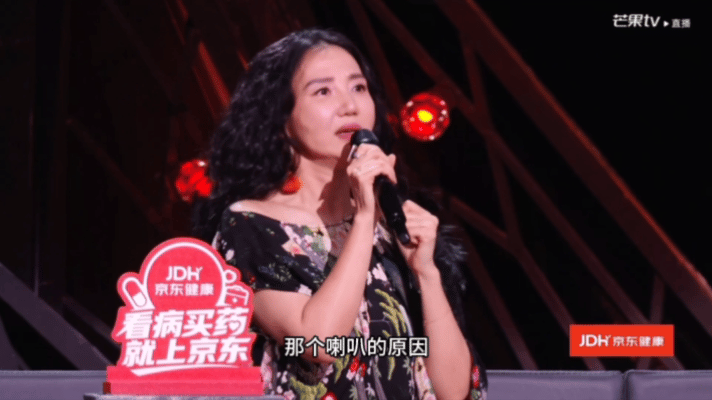 阿朵点评啥都敢说阿朵 言之有物不只是客套式夸奖，阿朵一针见血点出舞台存在的实际问