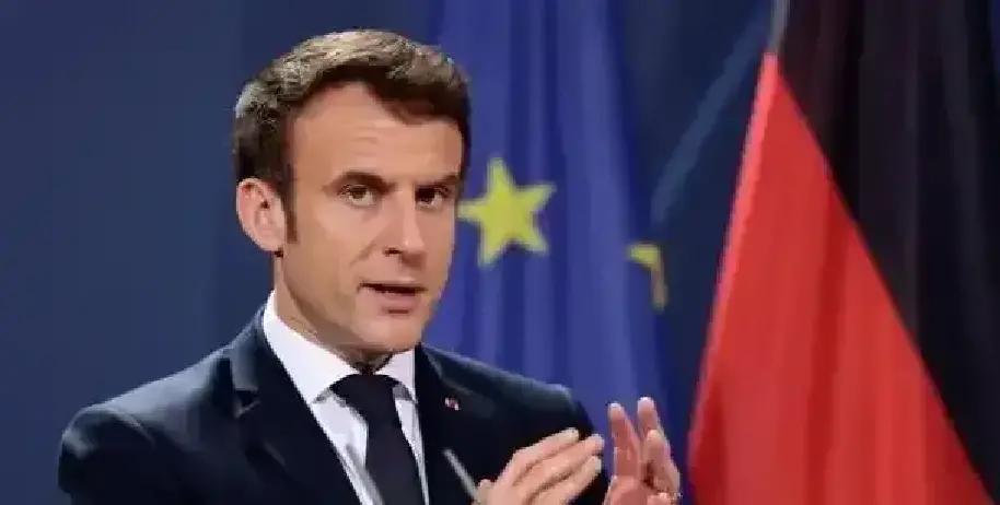 就在刚刚
 
法国总统马克龙突然宣布了。他强调任何边界都不该通过武力改动，乌克兰