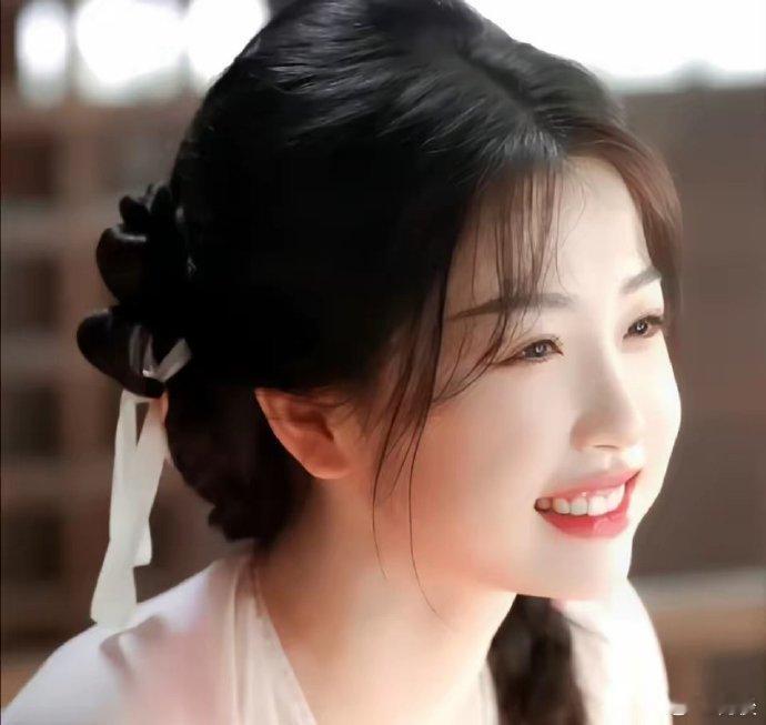 永夜星河的最大败笔 女主角已经这么普了  配角也普点还好 偏偏配角一个赛一个的美