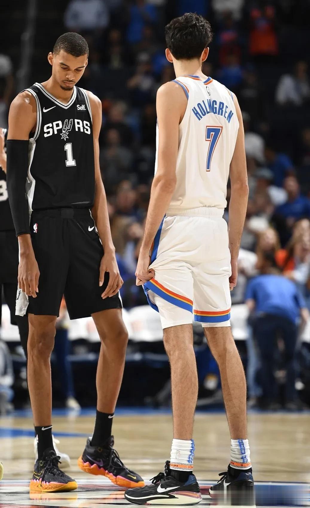 NBA季前赛，马刺121-122雷霆，最大看点“筷子之争”，不得不承认的2大事实