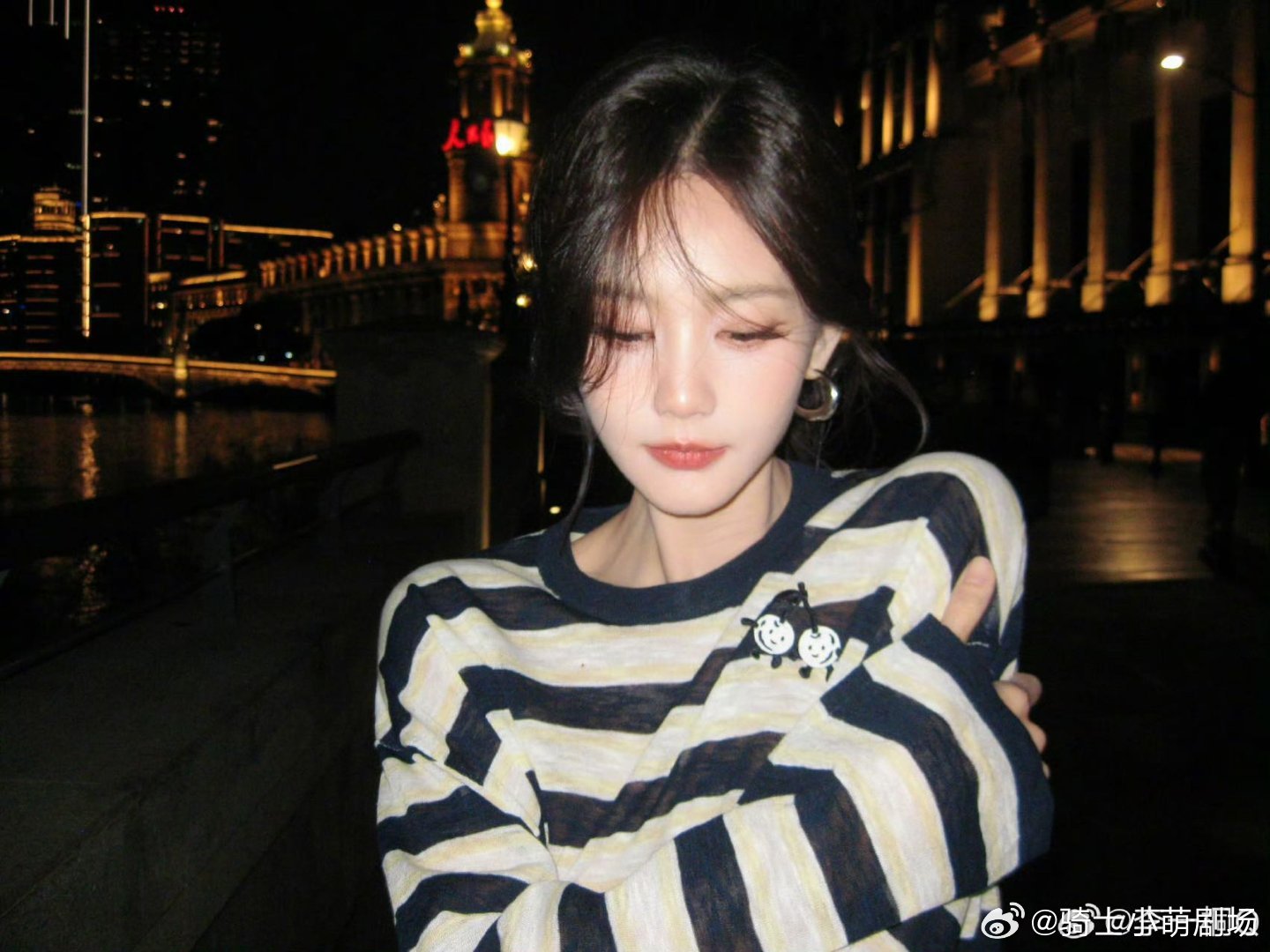 李一桐把废片发出来了李一桐愚人节营业本以为是普通废片，点开全是惊艳美照，李一桐这