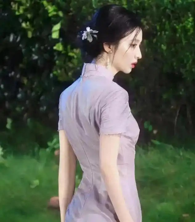 王楚然穿旗袍非常合适，身材曲线优美，凹凸有致，这才是内娱肥美身材的天花板！ ​​