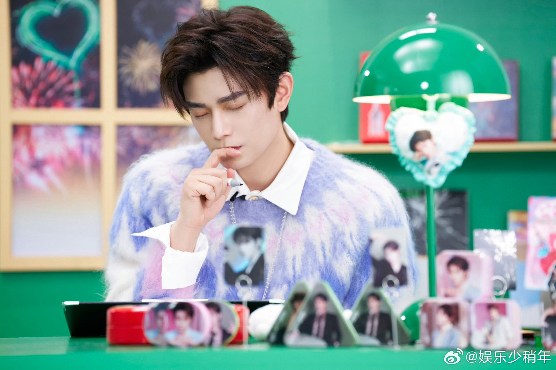 还以为丁禹兮办了个海选 丁禹兮跨年这波操作太有创意啦！四城同时开展全息合影，粉丝