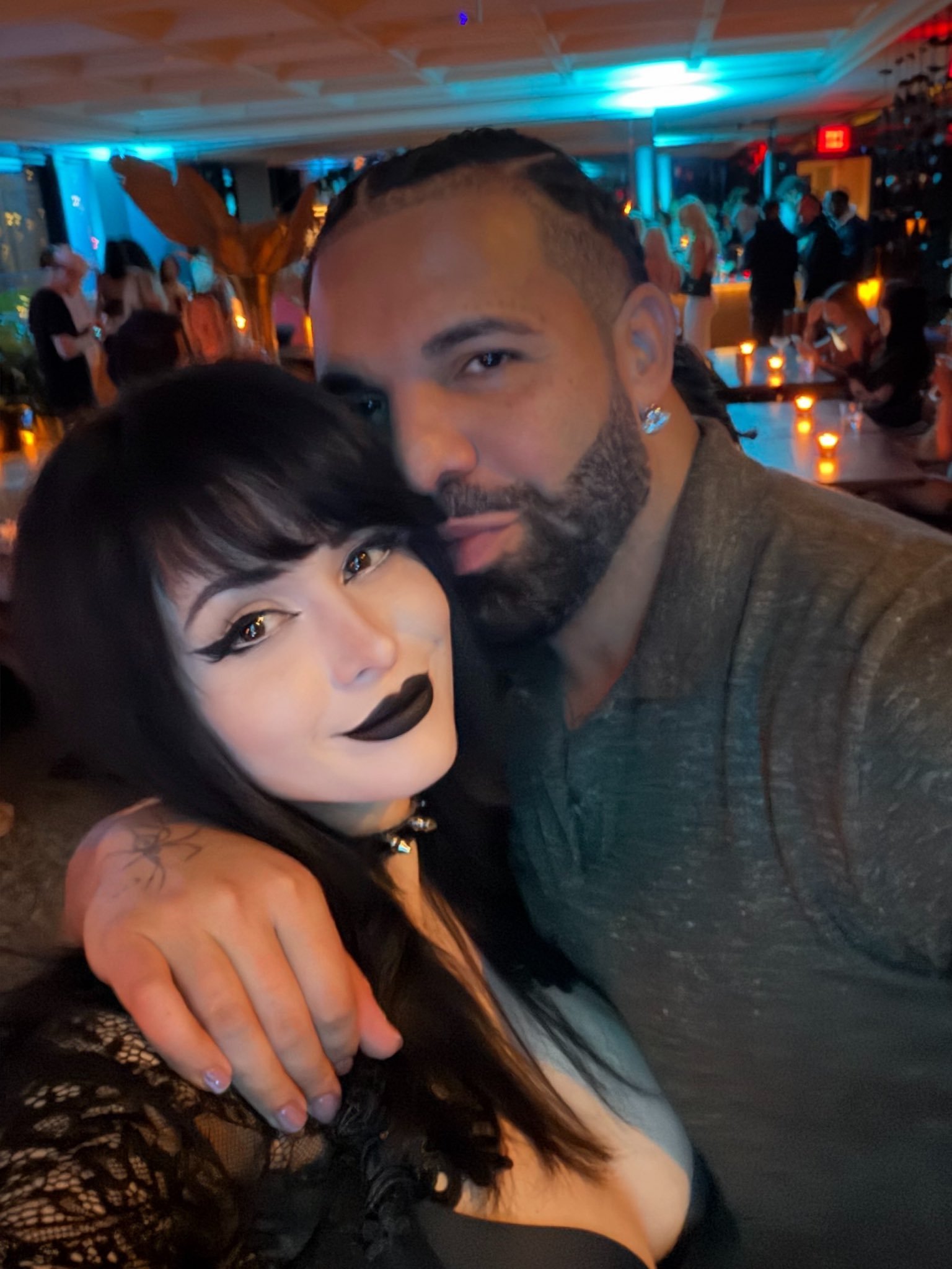 Drake 在约会节目上疯狂心动的哥特女孩已经前往加拿大 