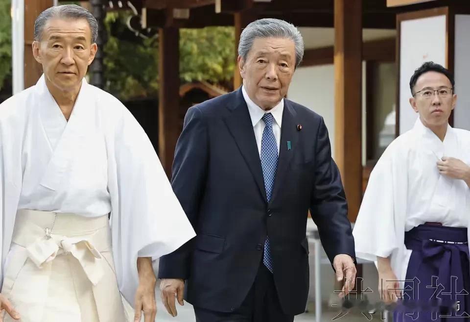 日中友好议员联盟会长、自民党干事长森山裕，8月15日参拜靖国神社。

日中友好议