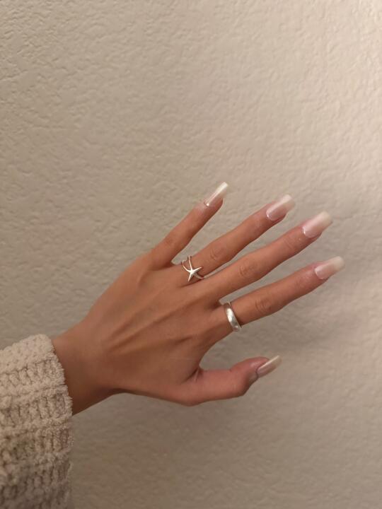 海莉美甲珍珠白💅也是做上了