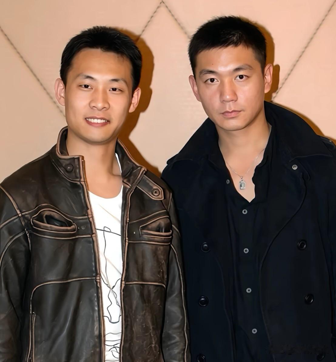 和张译同框的同样是位硬汉演员，外形俊朗阳刚，在荧幕上塑造过诸多深入人心的硬汉形象