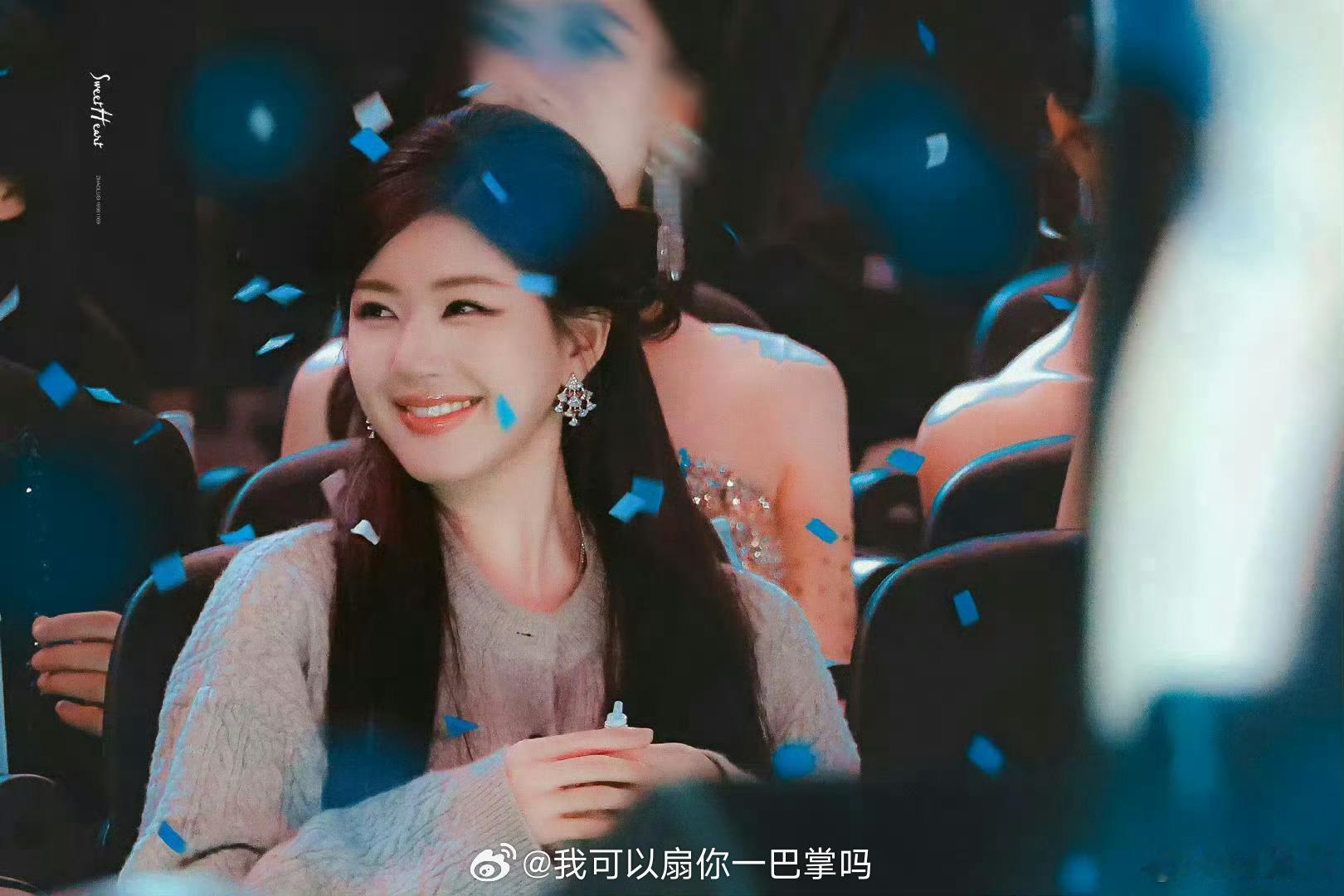 赵露思 💜许我耀眼腾讯热度破32000 💜赵露思 "希望你在热爱的世界里闪闪