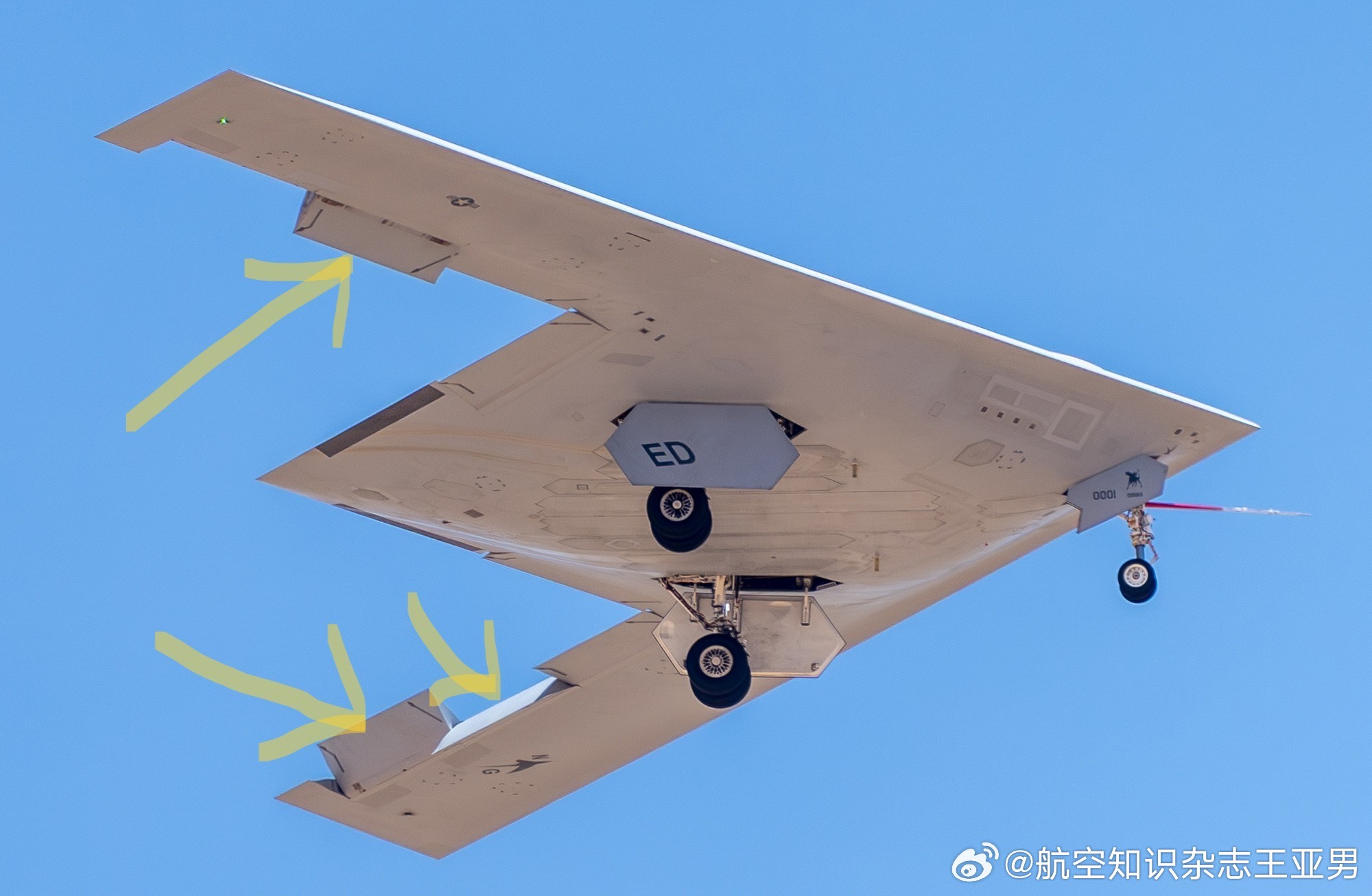 #航空创作计划# 2026年6月3日，诺斯罗普・格鲁曼公司B-21“突袭者”首架