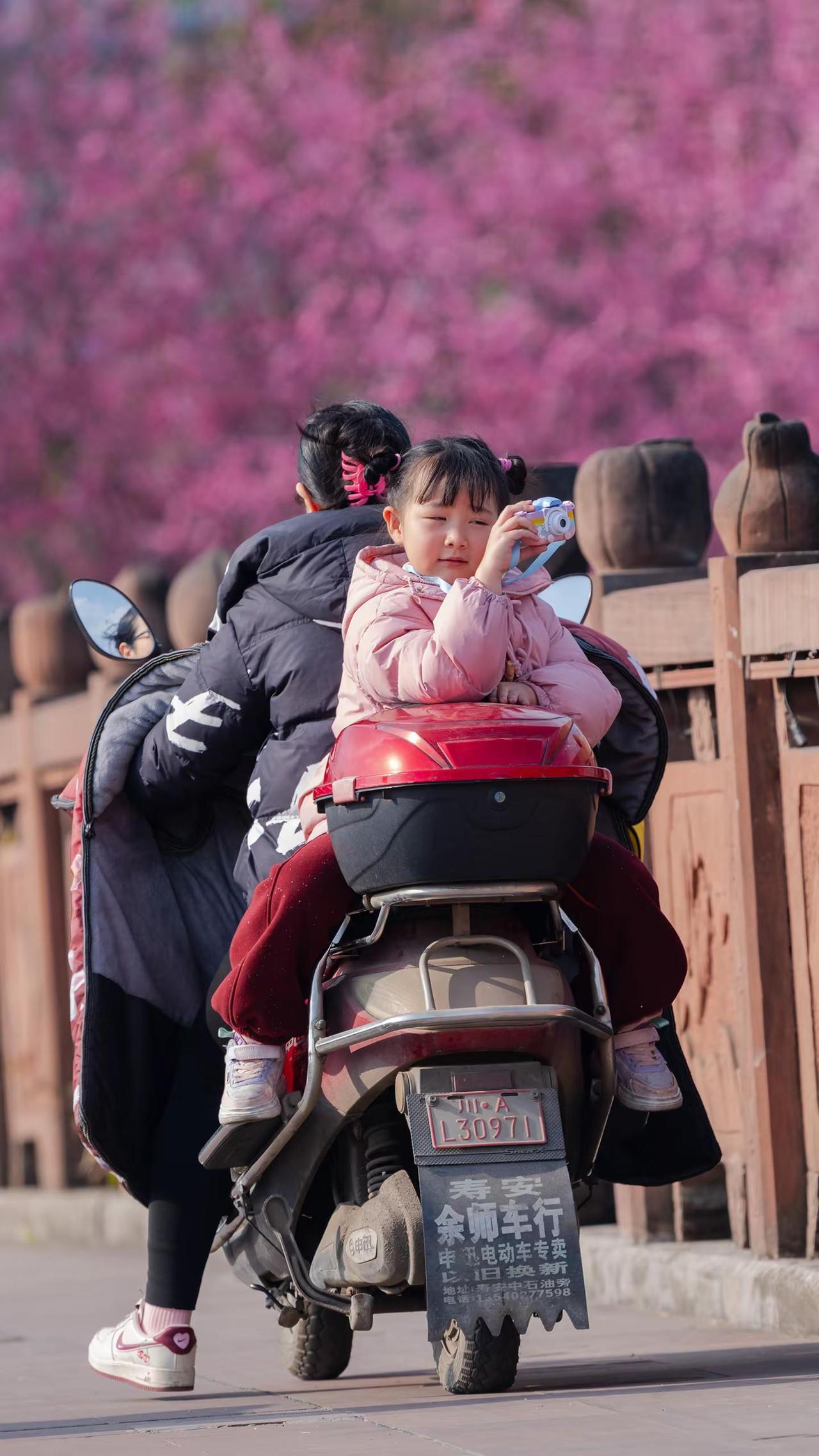 街头那些不一样的年味儿。