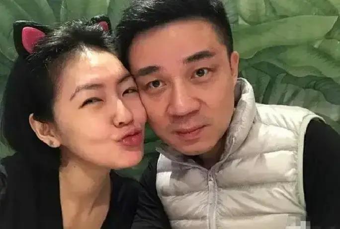 又是小S，又是那点破事儿。
 
坊间盛传许雅钧投资暴雷，得靠老婆出来卖笑赚钱，所