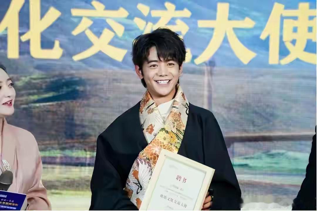 对违反平台规则的网红处罚查封无需对谁解释
《大众日报》旗下公众号“捞舆工作室”发