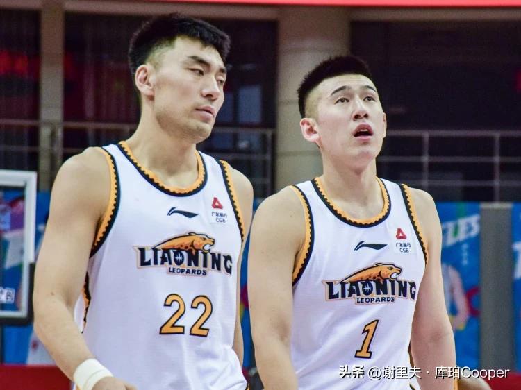 李晓旭无对抗受伤，却意外得到对手广东球迷的祝福，因为想起易建联，李晓旭在CBA度