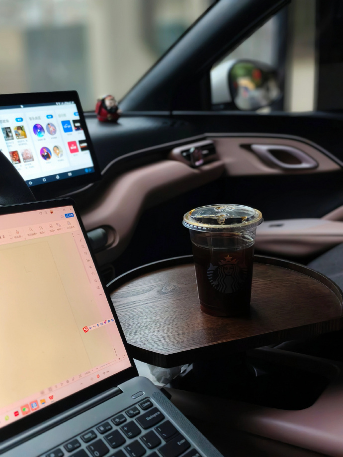 【移动办公室】车内也能办公？🏎️ 想象一下，你的办公桌不再受空间束缚，只需一电