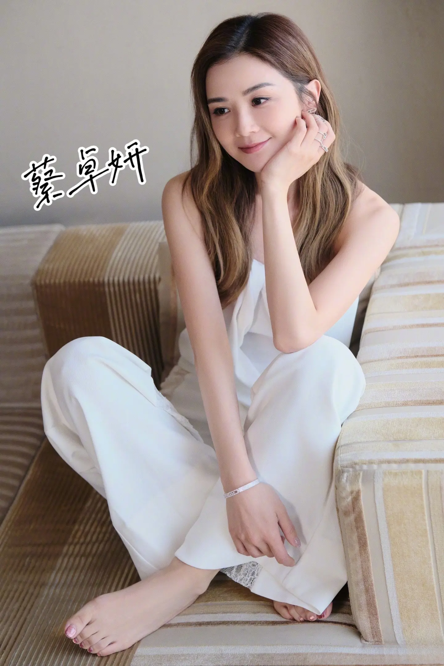 蔡卓妍 图片下载看主页。