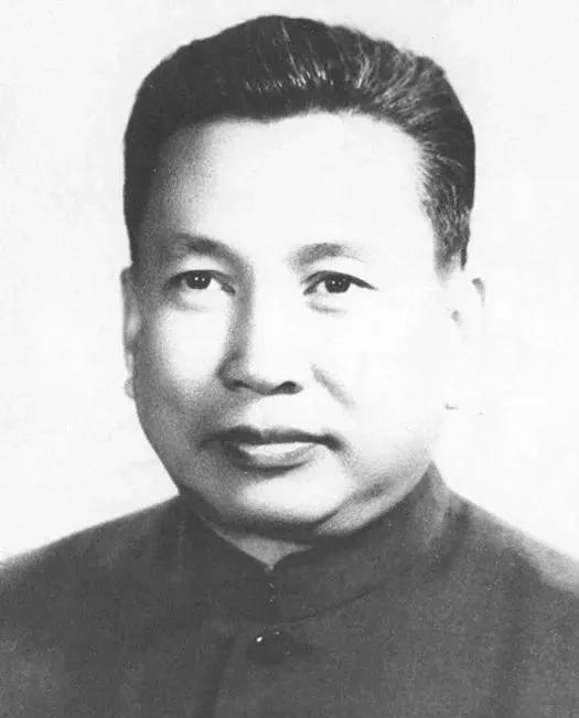 1985年，60岁的波尔布特，竟然为自己分配了一位22岁的农家女为妻，而当时他和