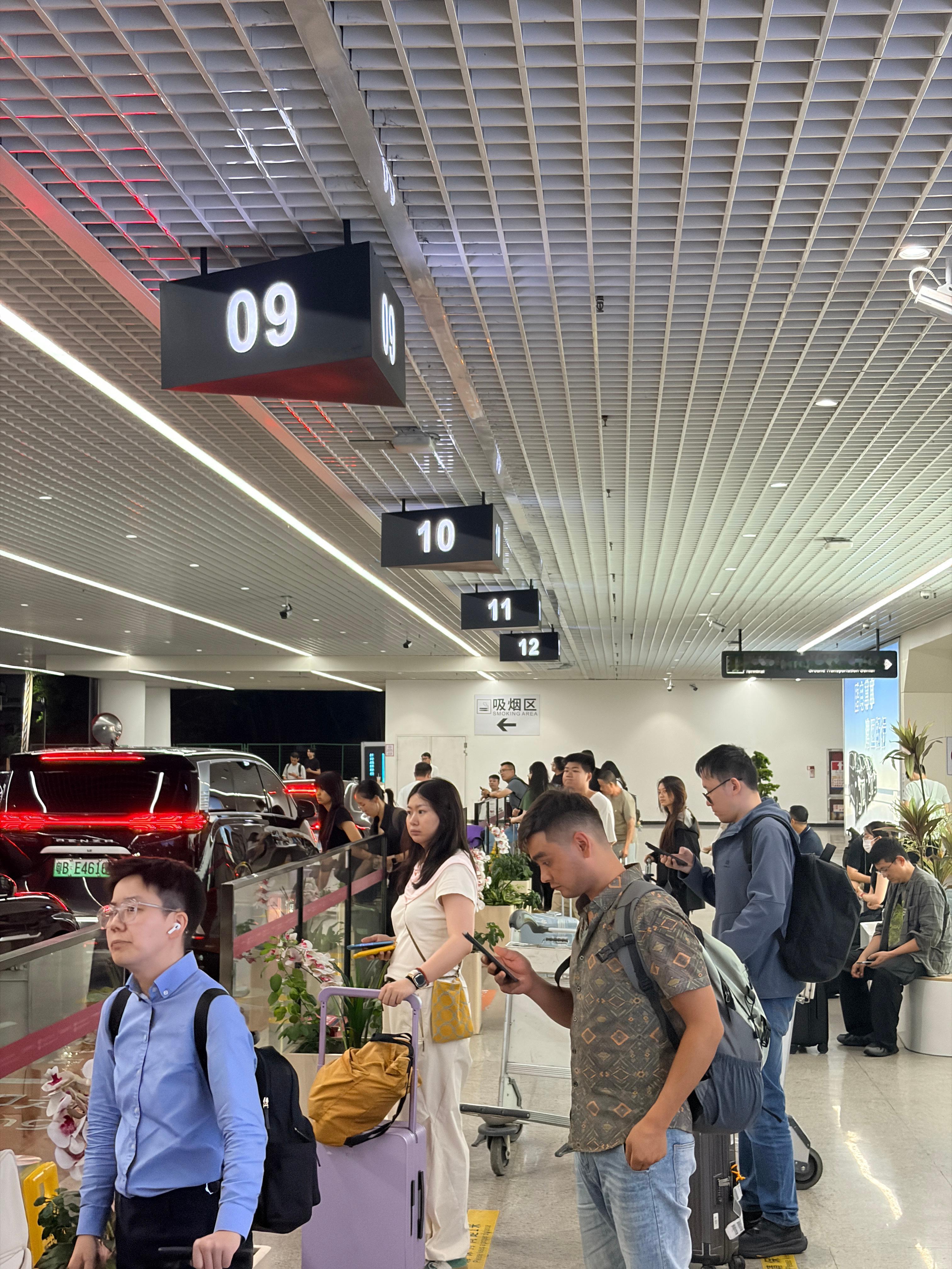 落地深圳了，凌晨1点的深圳，明天要睡到自然醒！  ​​​