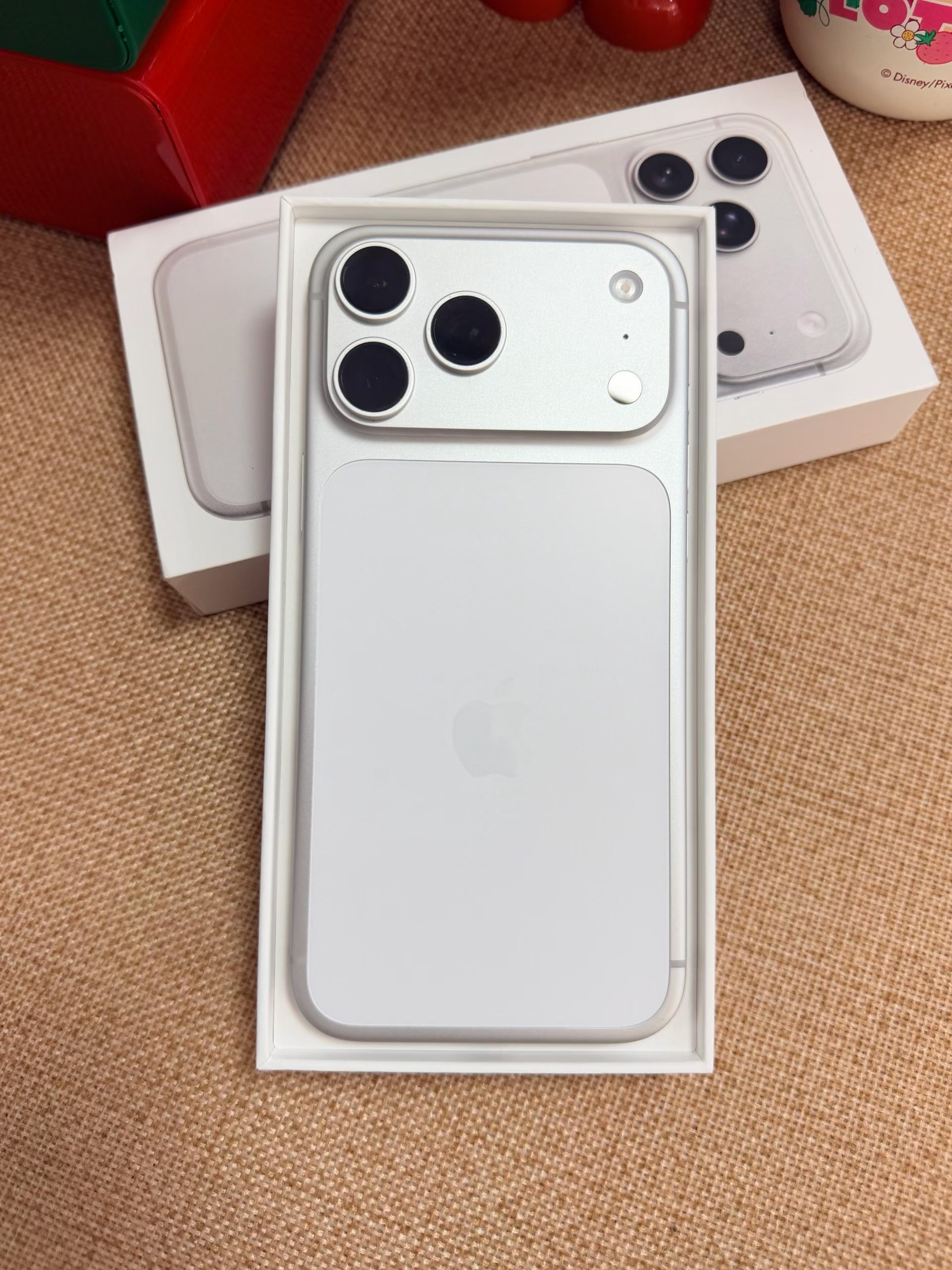 精品二手机苹果17pro max 256G银6.12激活，充电48次，电池效率1