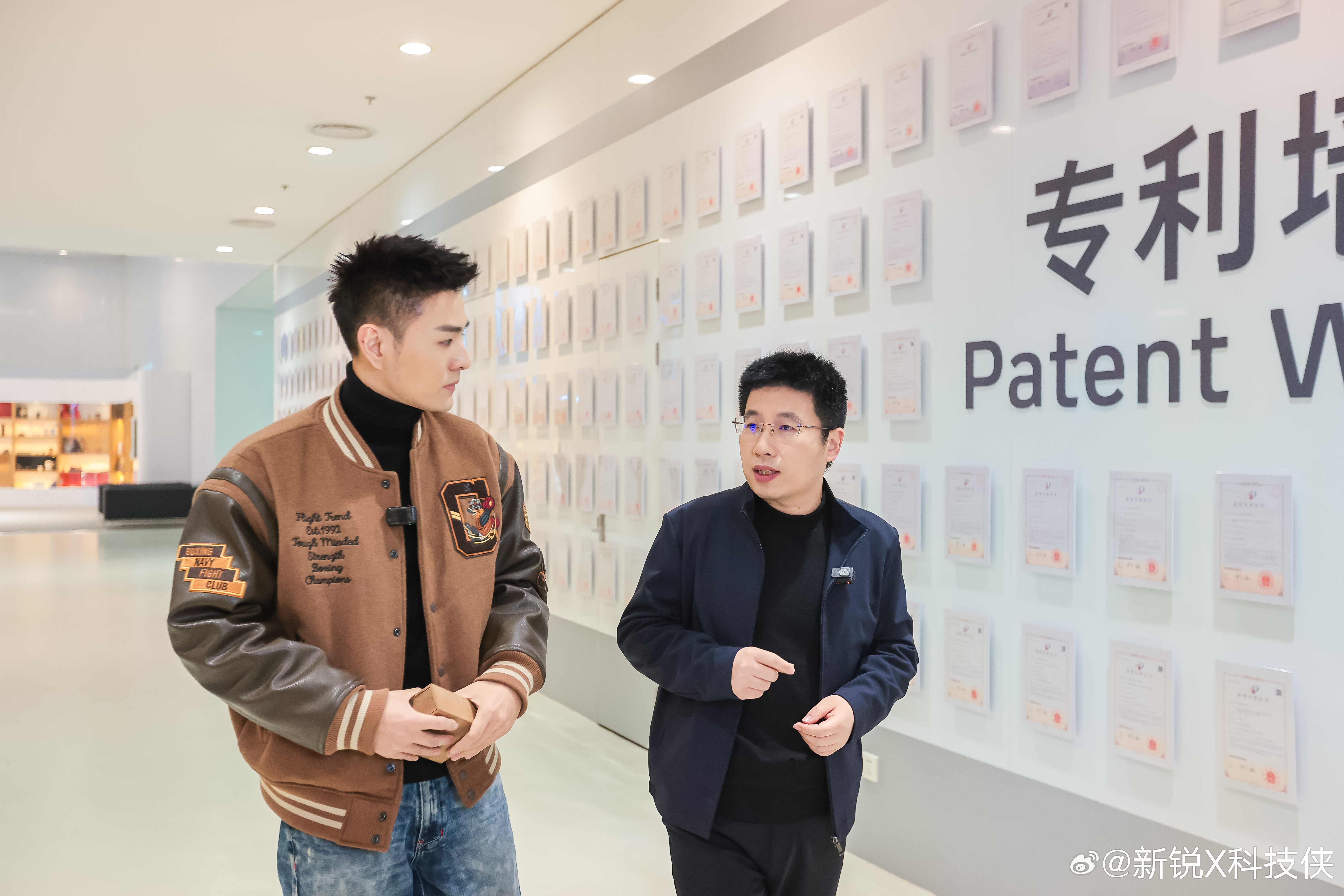 邓男子再现春晚魔术名场面 今天看完魏牌高山给邓男子交车，我是真有点被戳到。现在车