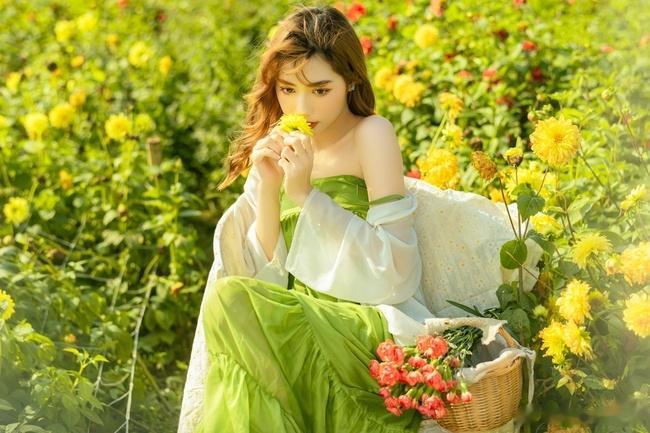 #你能接受伴侣从不称赞你吗#每个人都穿着厚厚的铠甲，在陌生的城市里所向披靡。大部
